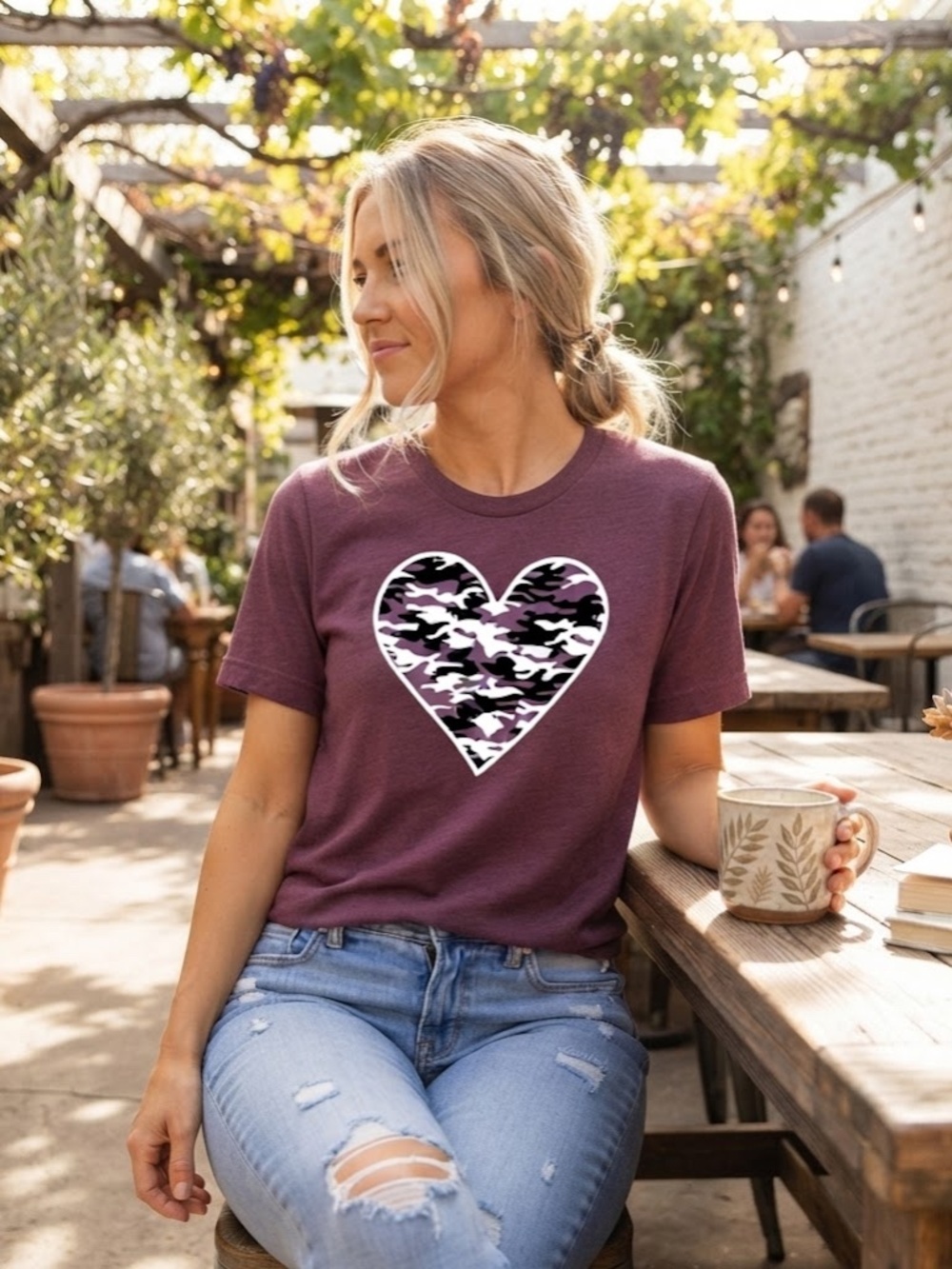🌺 B2G1 🌺 Wine Camo Heart Tee